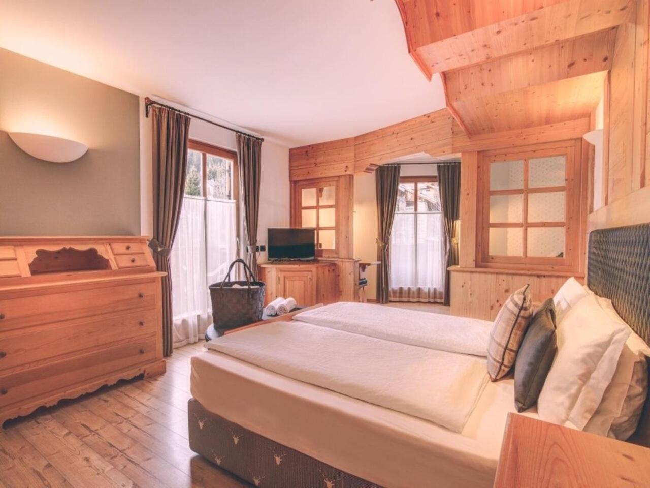 Hotel Madonnina Resort And Wellness Soraga Eksteriør billede